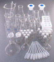 Набор лабораторной посуды МФ-Л предназначен для использования в ходе проведения химических анализов и подготовки к ним.